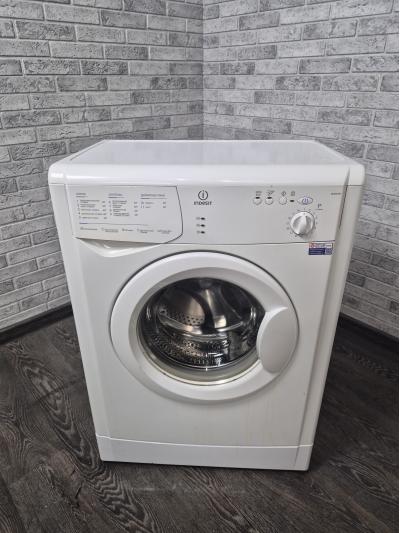 Стиральная машина Indesit WISN 100